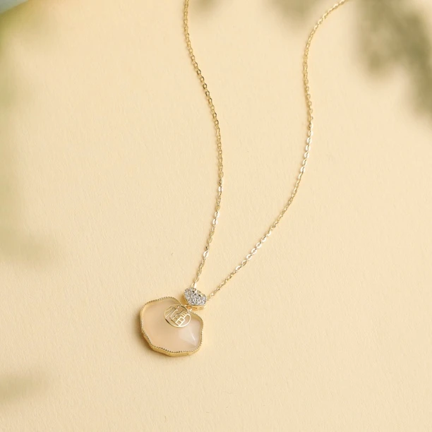 福字通透玉髓小锁项链