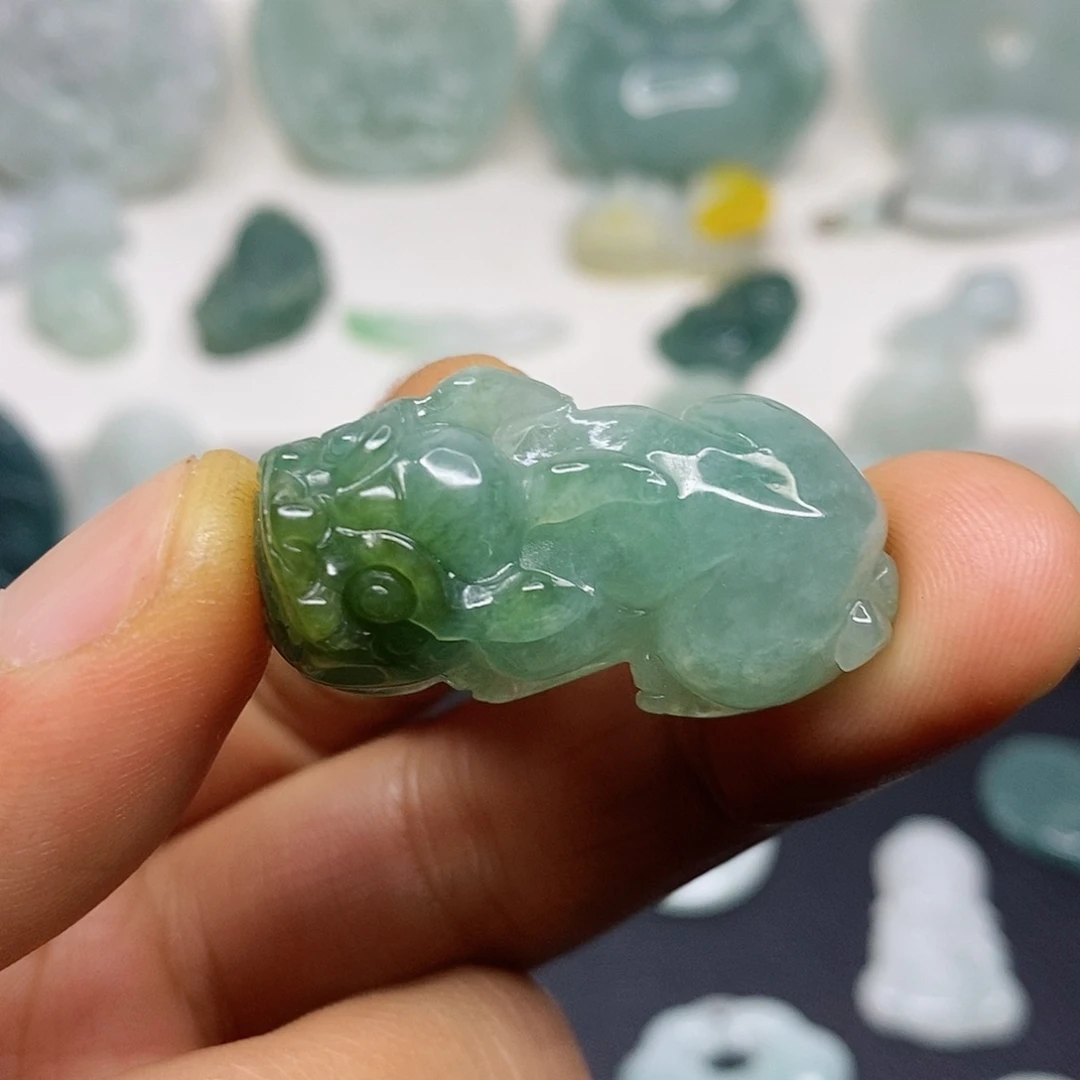 翡翠颈饰未镶嵌吊坠
