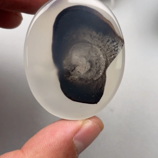 玛瑙/玉髓颈饰未镶嵌田**?