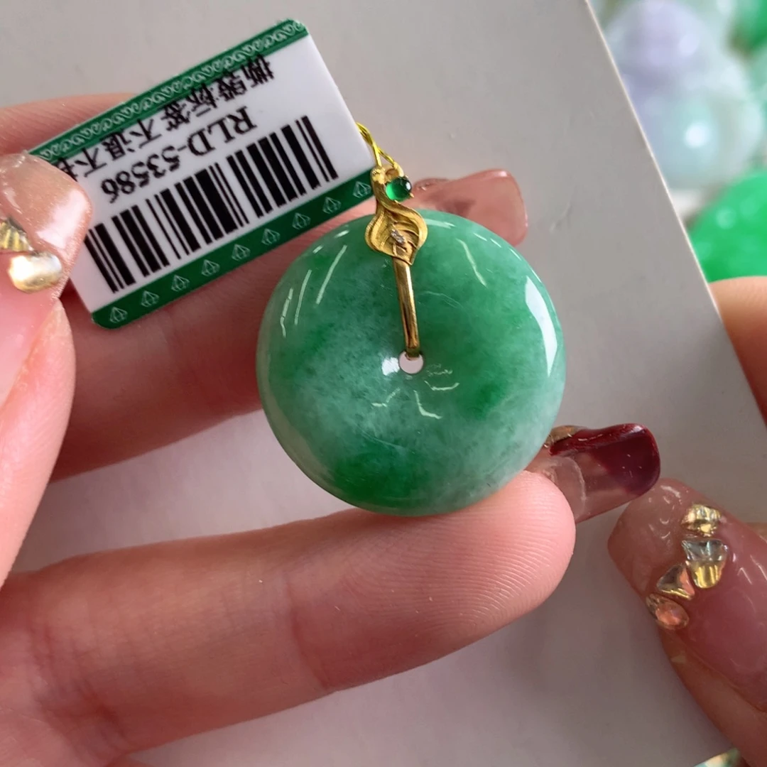 翡翠吊坠(不含链)18K金镶嵌