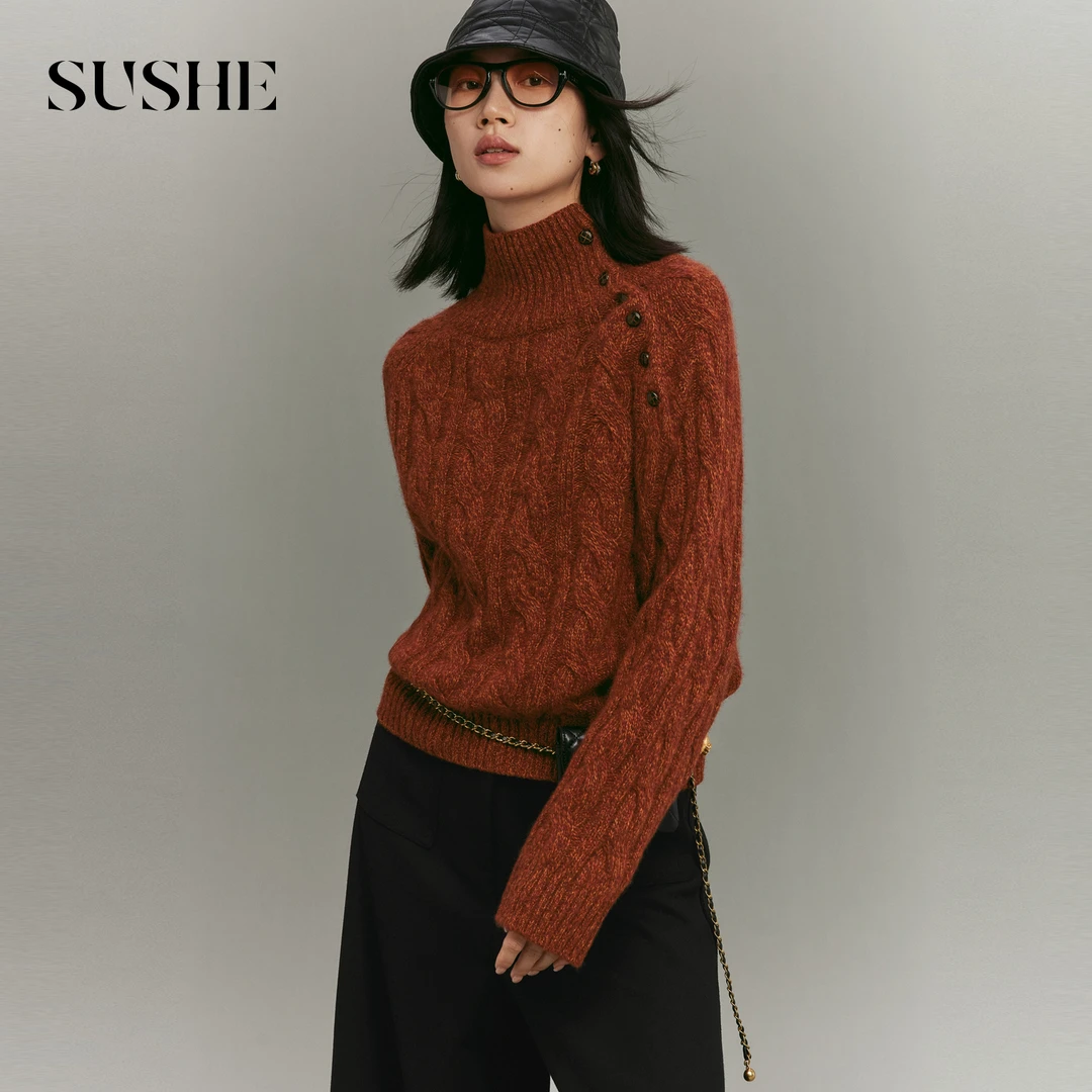 束皙SUSHE 栖暖 气质通勤 兔毛羊毛不对称斜扣高领绞花肌理毛衣女