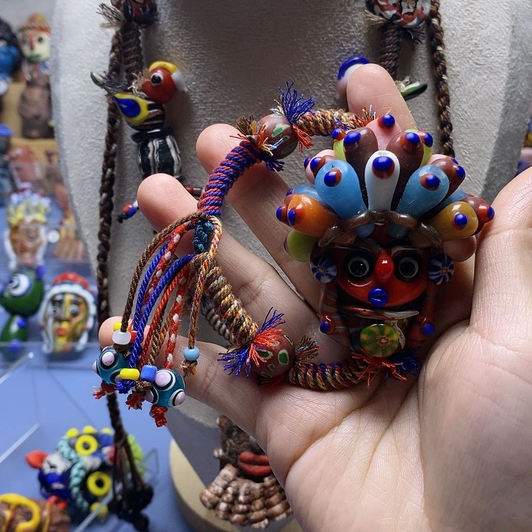 颈饰琉璃国王手牌