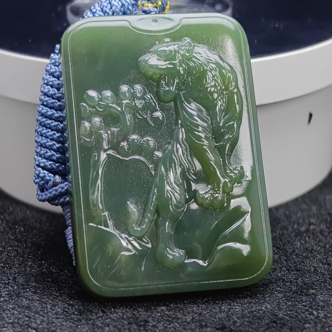 和田玉上山虎牌子D020