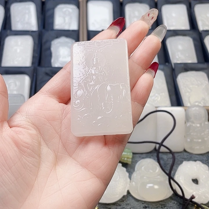 石英质玉（金丝玉）颈饰未镶嵌大*新疆金丝玉双面雕工