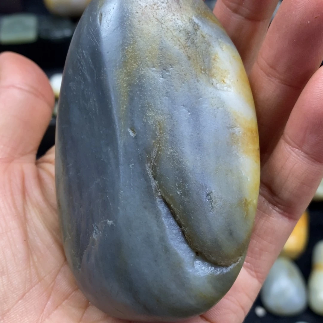 未镶嵌和田玉（子料）摆件新****人