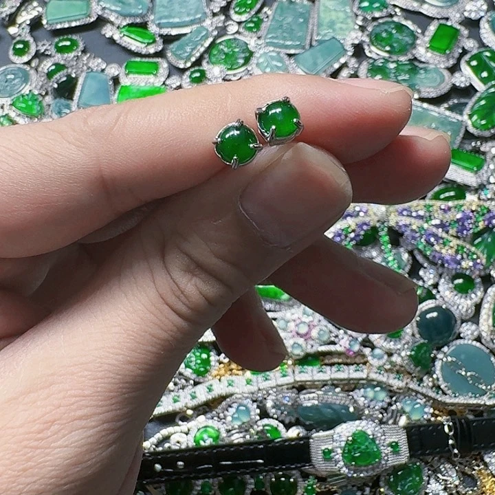 翡翠颈饰未镶嵌天然A货翡翠放漏