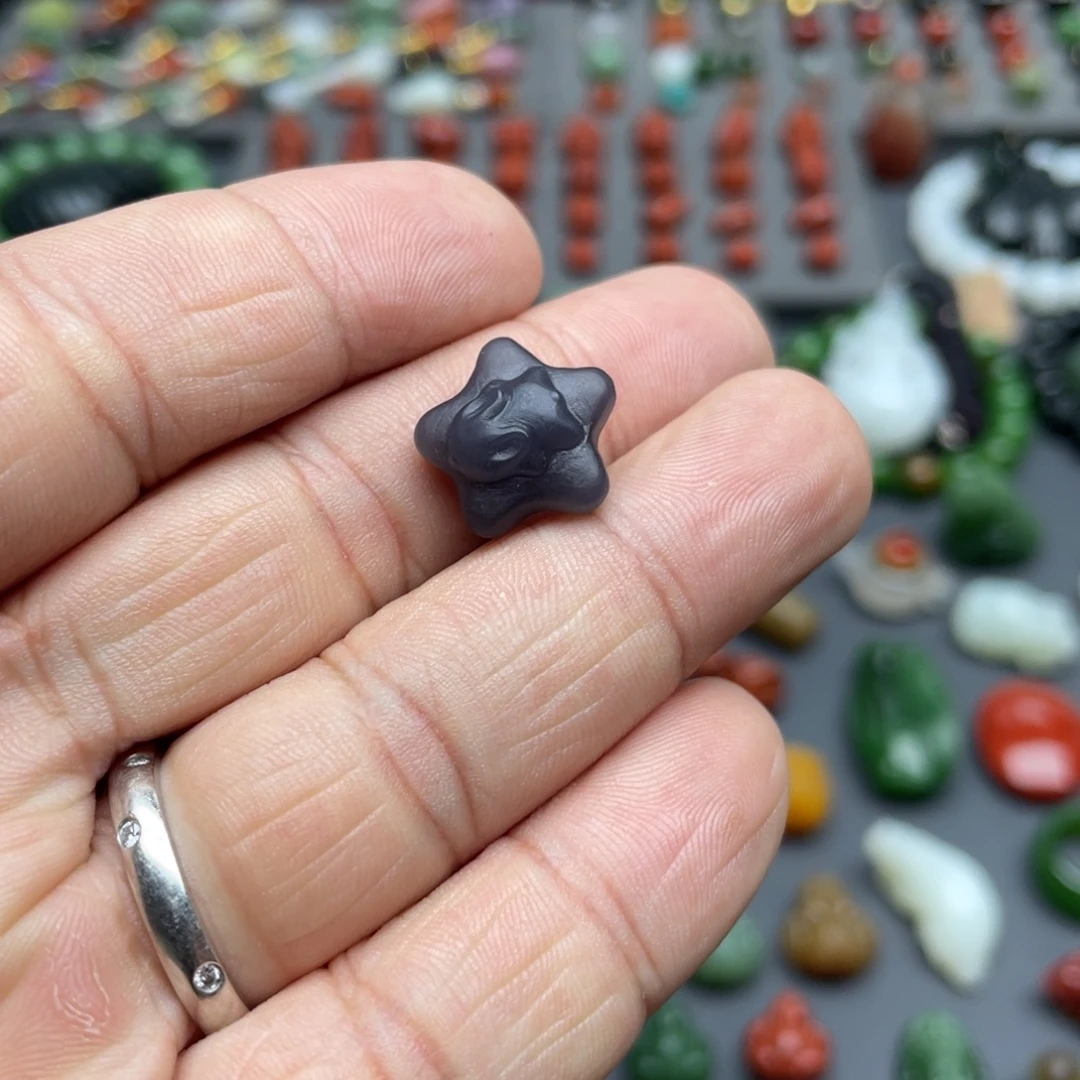 大****和田玉未镶嵌颈饰