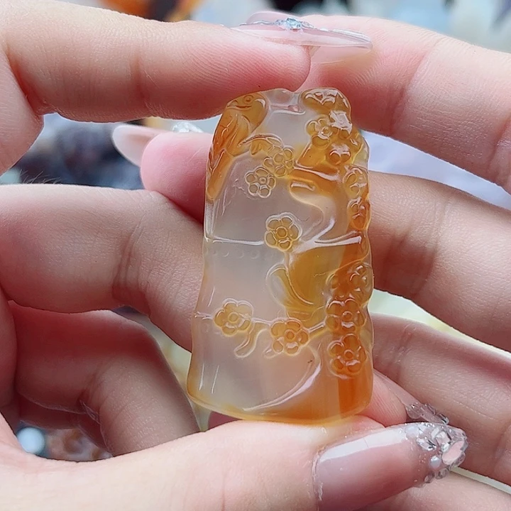 白***翁玛瑙未镶嵌手饰吊坠