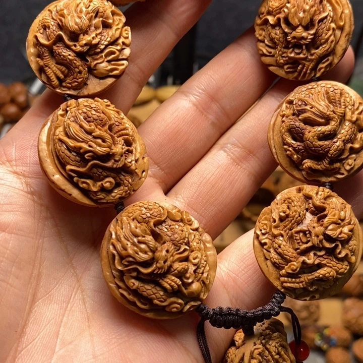 星***绣桃核手工雕刻九龙