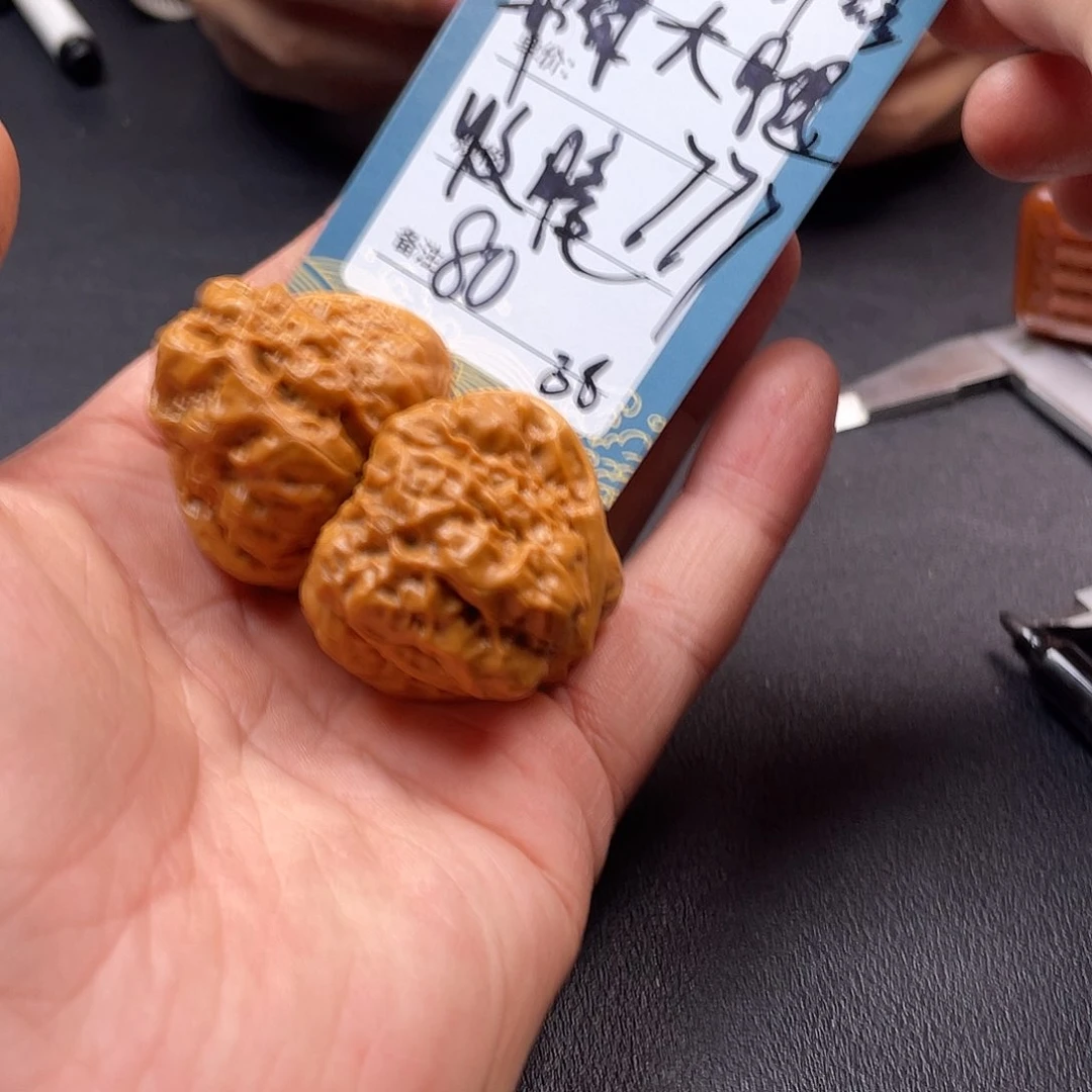 文玩核桃吊坠m****m八十