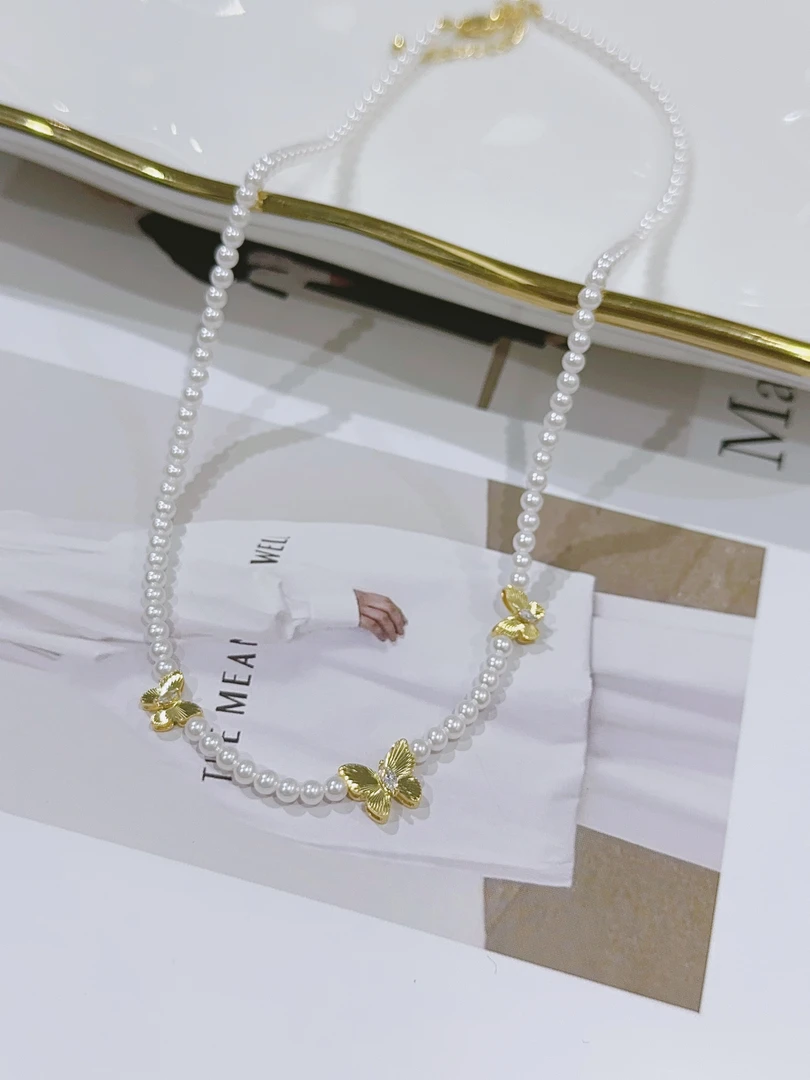 铜合金仿珍珠项链 高级感个性月光蝶吻项链女新款时尚百搭锁骨链