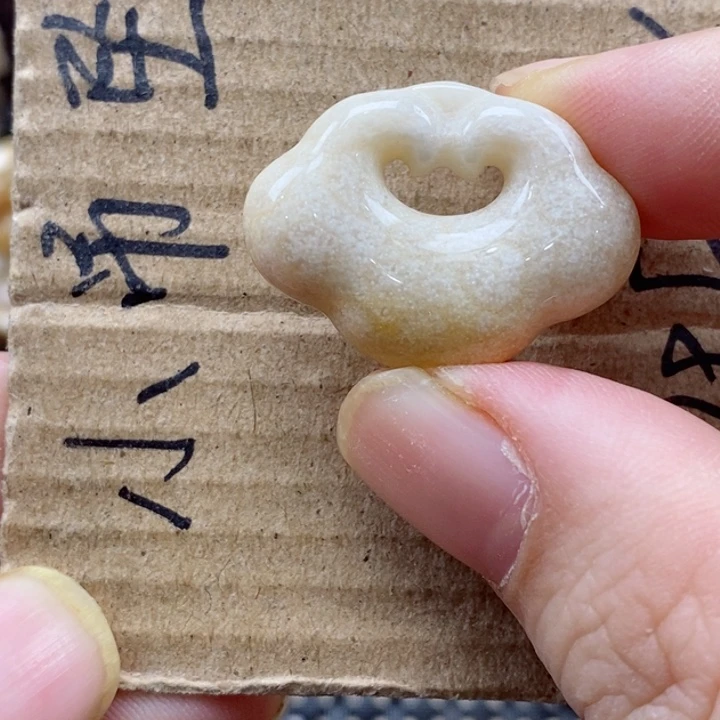 硅化珊瑚（珊瑚玉）颈饰未镶嵌