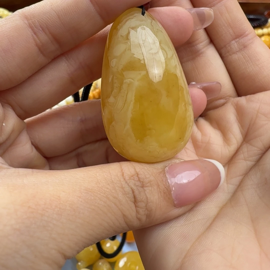 琥珀未镶嵌珠宝奇石