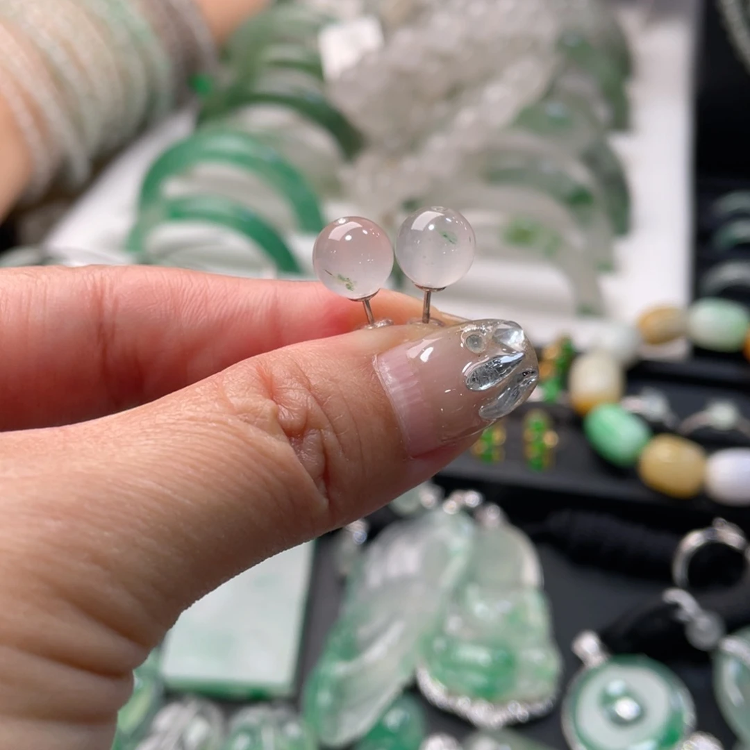 未镶嵌石英质玉耳钉