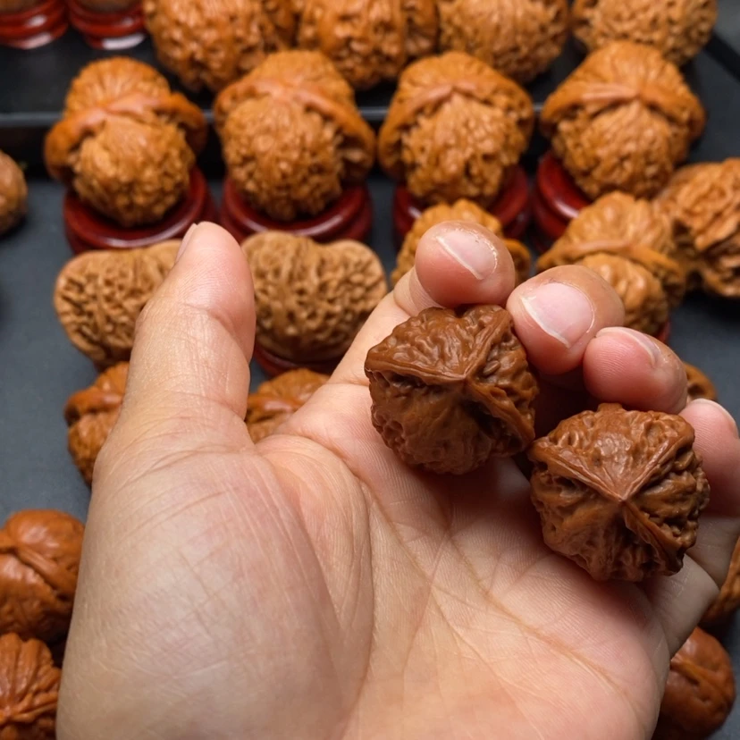 【闪购商品】文玩核桃把件三棱