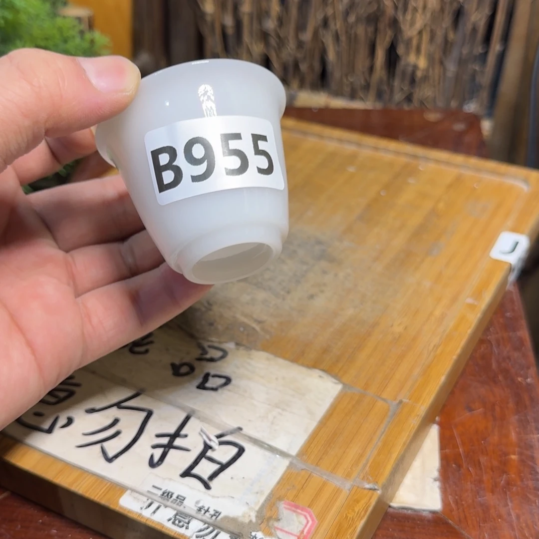 微瑕疵介意勿拍陶瓷器皿B129