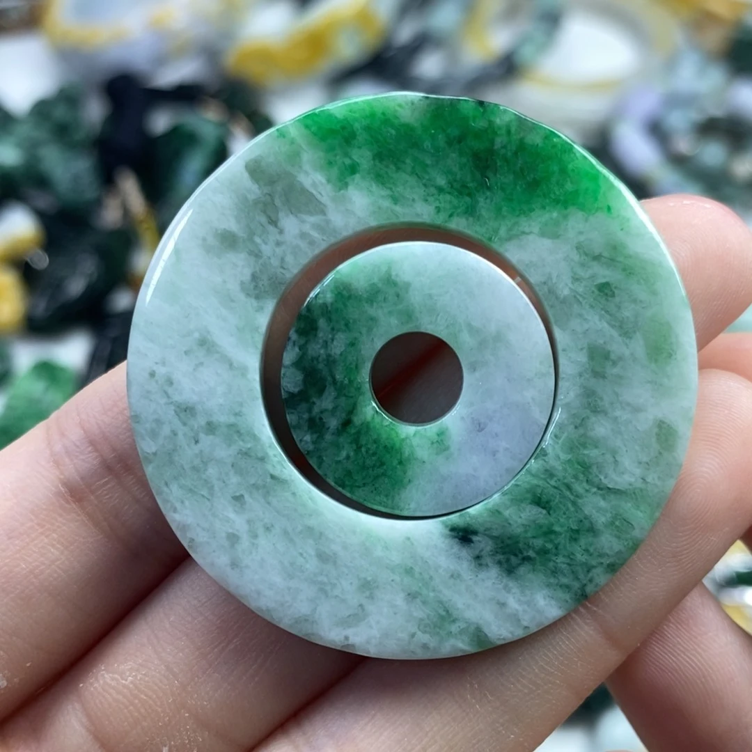 翡翠未镶嵌颈饰吊坠