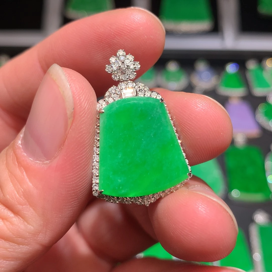 翡翠颈饰18K金镶嵌翡翠