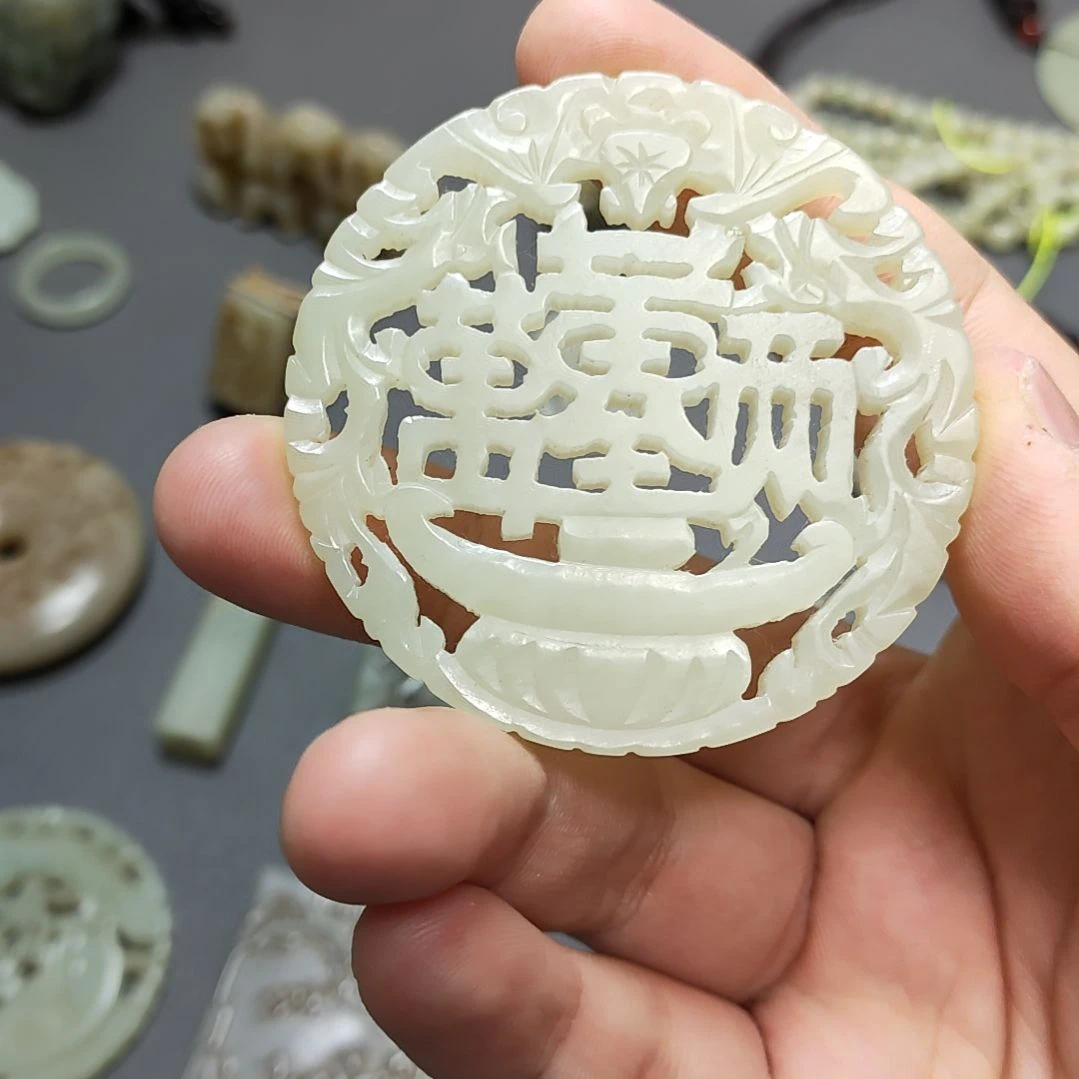 和田玉未镶嵌颈饰