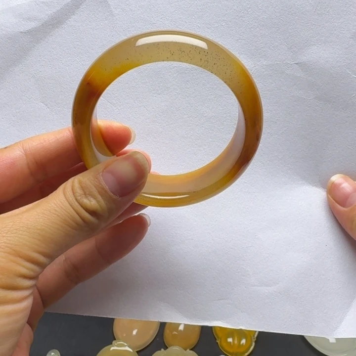 ໑***⁵未镶嵌石英质玉（黄龙玉）手镯