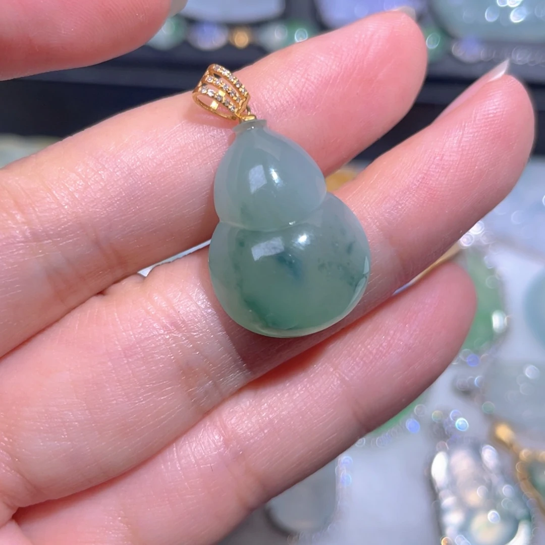 颈饰18K金镶嵌翡翠翡翠