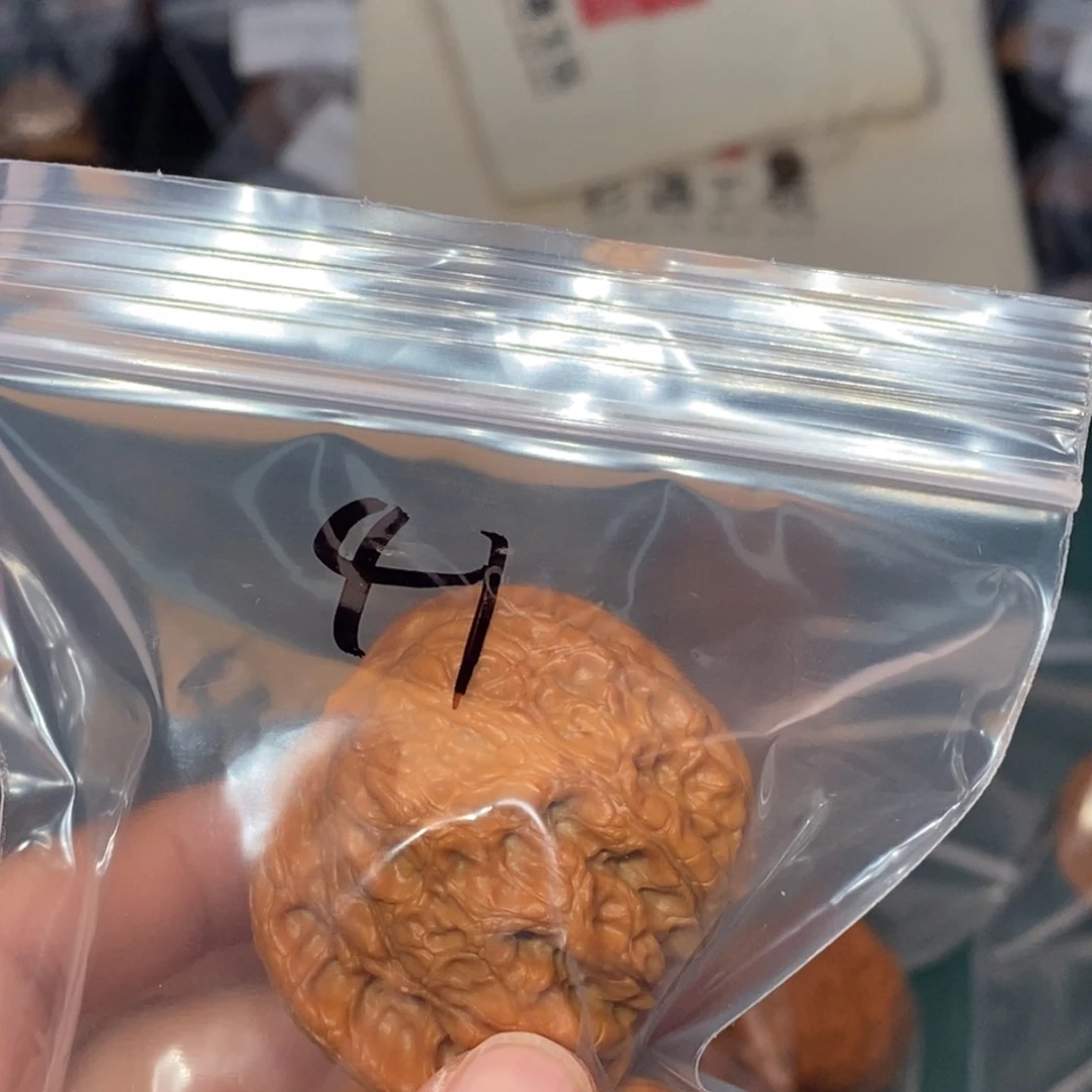 文玩核桃吊坠41血麒麟