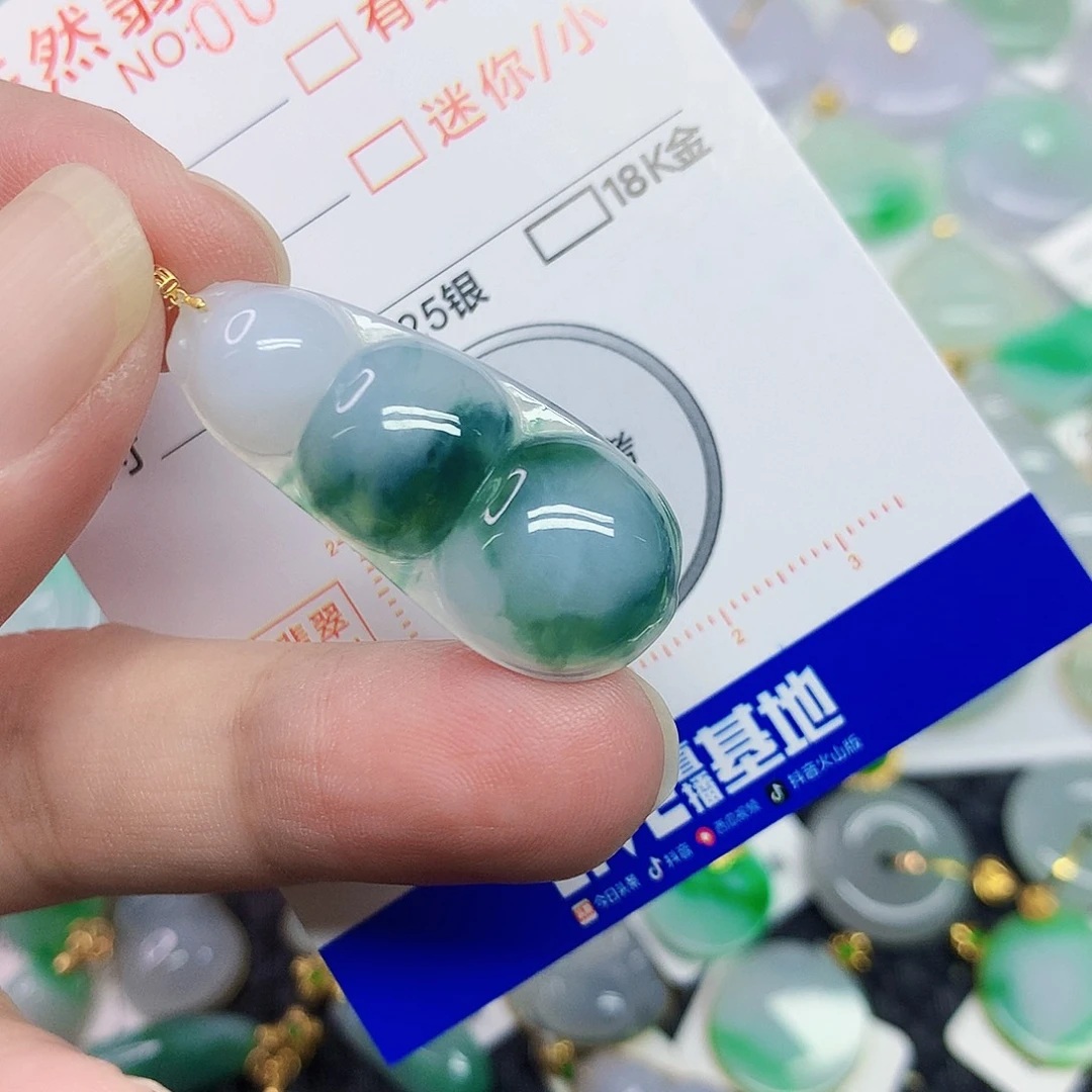 翡翠18K金镶嵌颈饰豆子