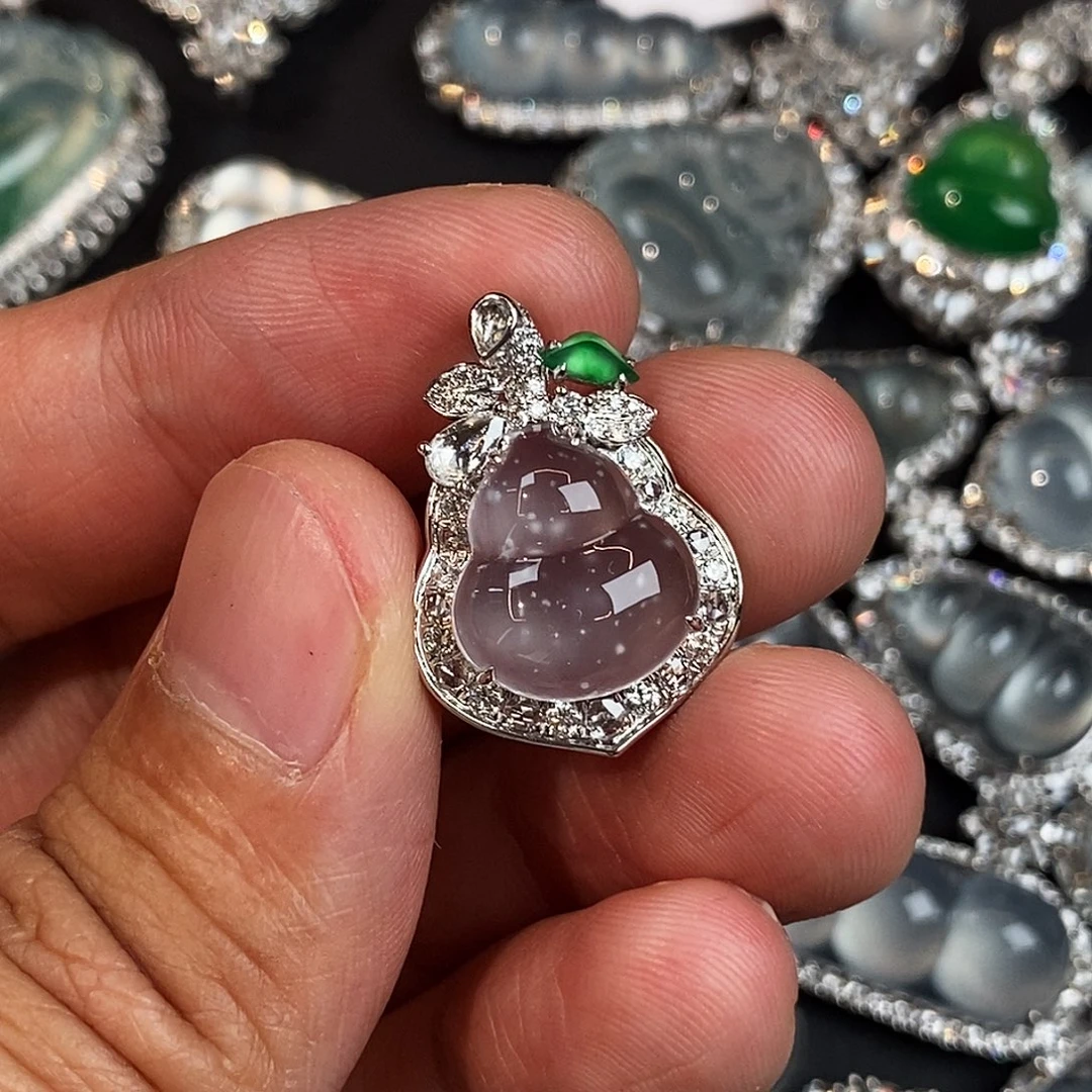 打***兽翡翠18K金镶嵌颈饰