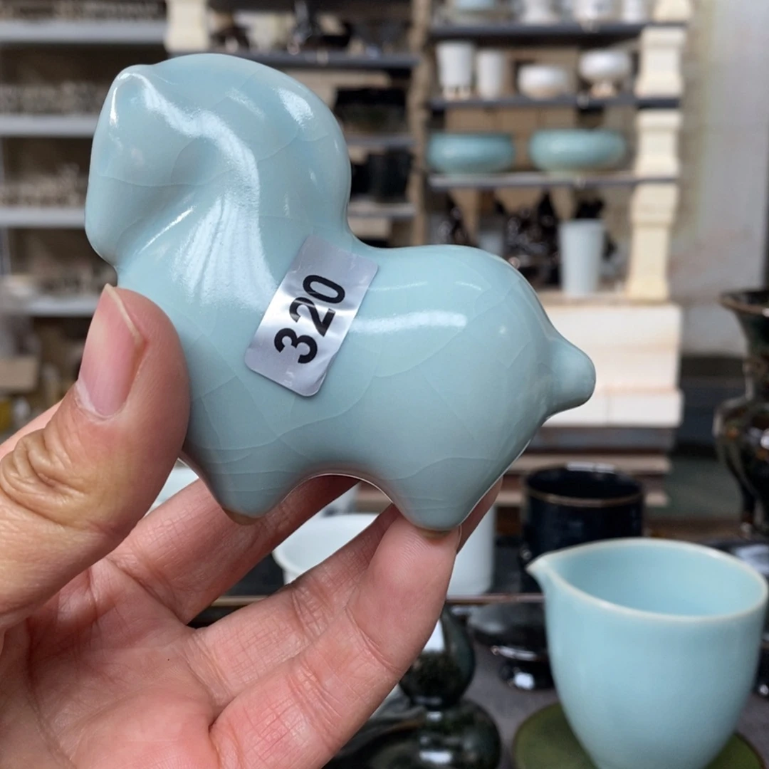 艾***5摆件陶瓷抱朴汝瓷仿古微瑕