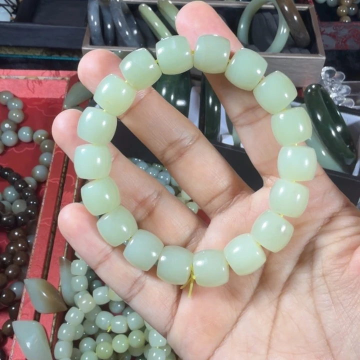 H***b和田玉（糖玉）未镶嵌手链