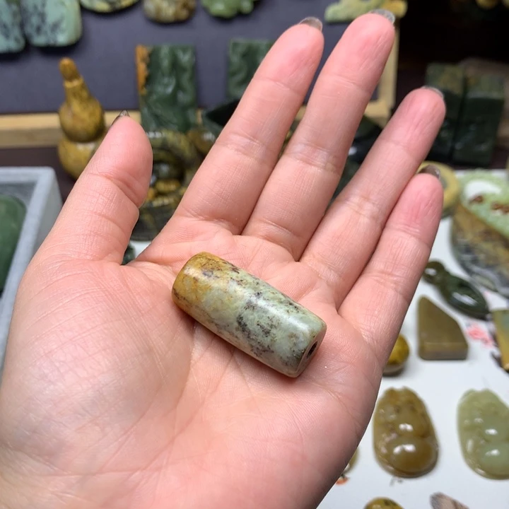 透闪石质玉未镶嵌颈饰