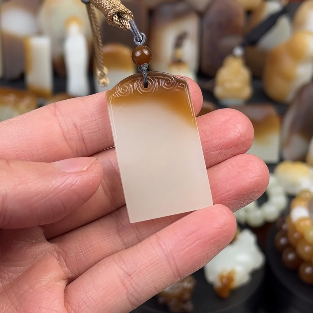 和田玉（糖玉）未镶嵌颈饰