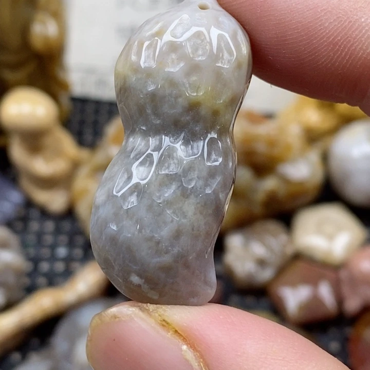 颈饰未镶嵌硅化珊瑚（珊瑚玉）