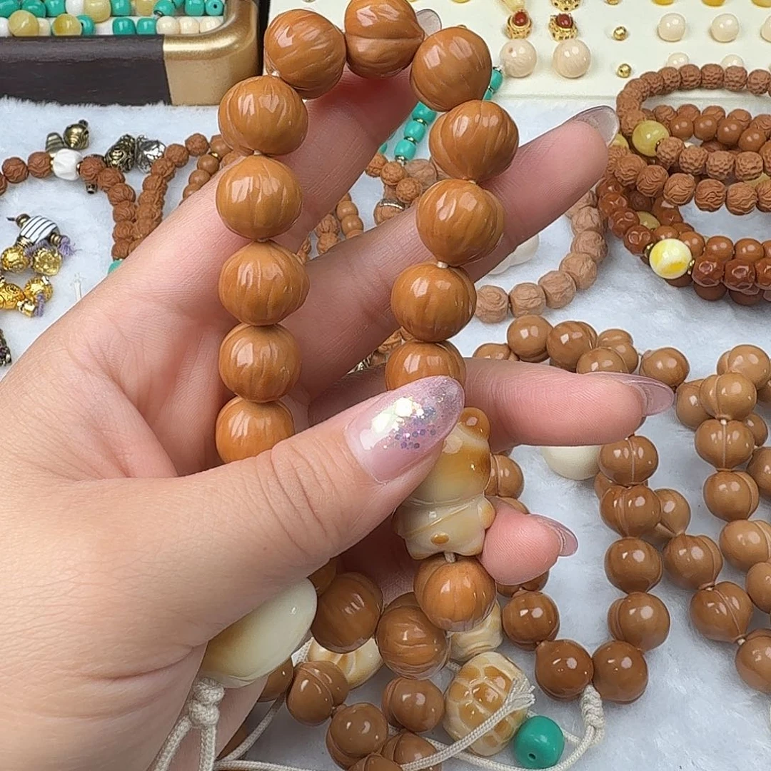 张***亮猴头核桃吊坠肌理纹屁桃