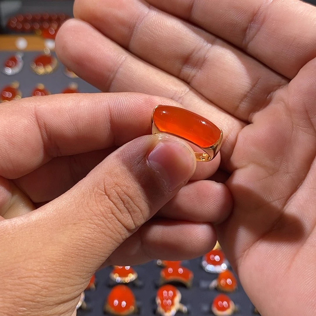 南红玛瑙戒指18K金镶嵌花***?