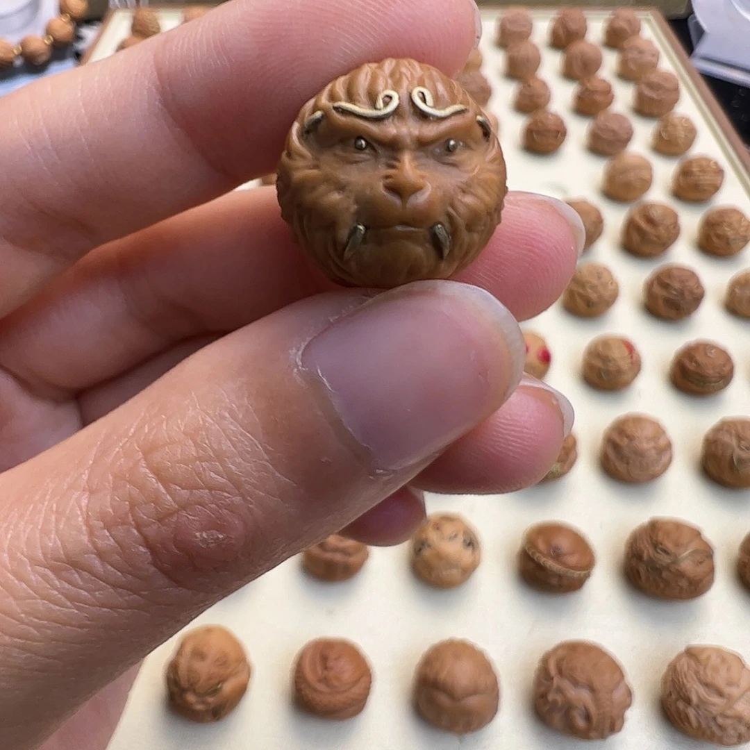 飞***哥吊坠猴头核桃18尺寸