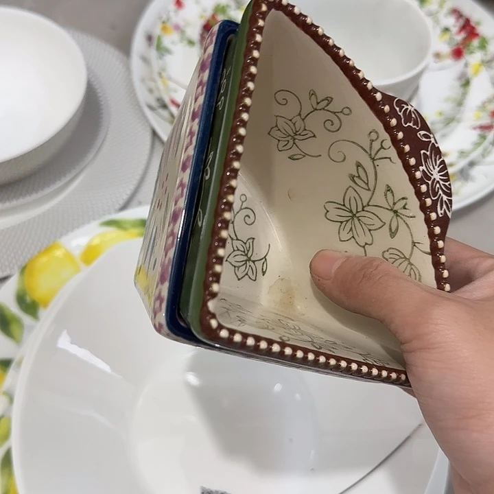 玛***蒂外贸尾单微瑕三角碗两个