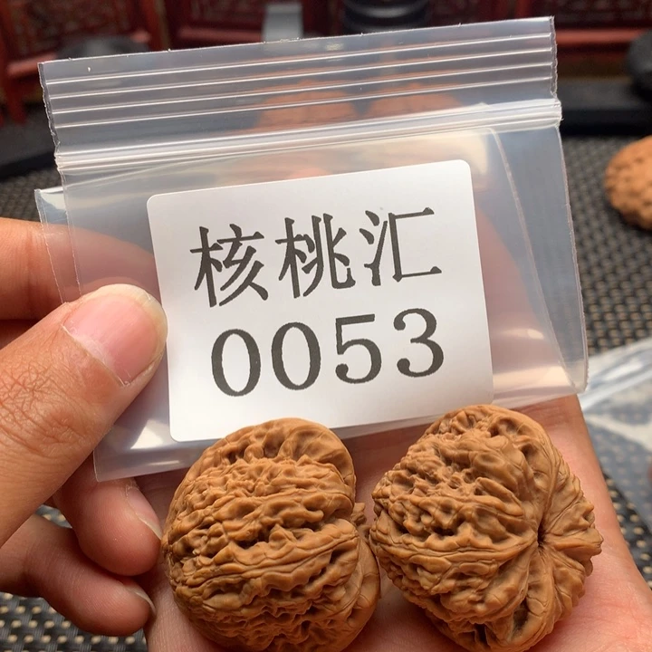 文玩核桃吊坠红宝石38