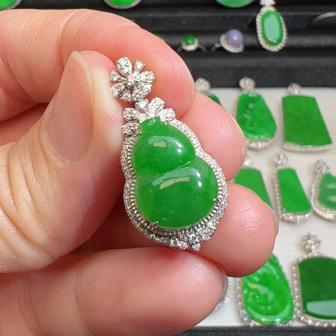 翡翠吊坠(不含链)18K金镶嵌