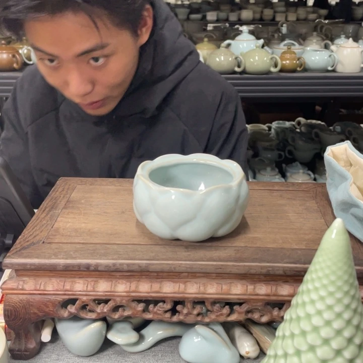 摆件天青釉莲花座