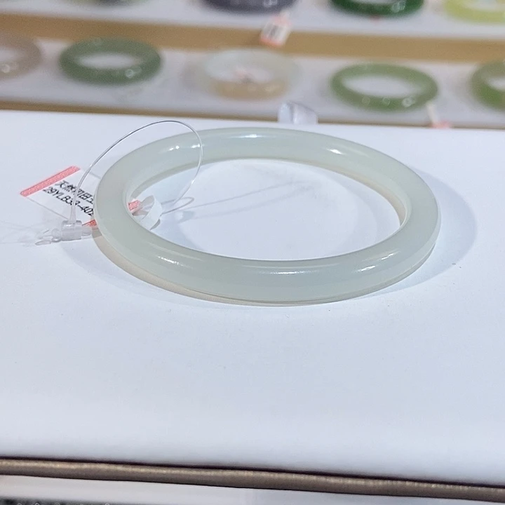 和田玉未镶嵌手镯妮