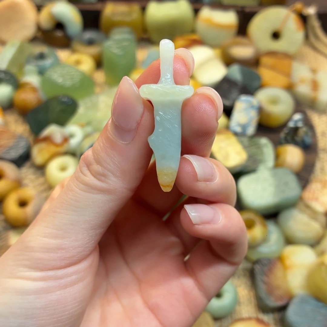 ˗***˗蛇纹石玉未镶嵌颈饰