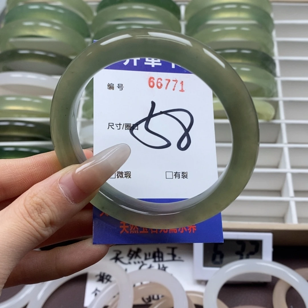 蛇纹石玉手镯未镶嵌