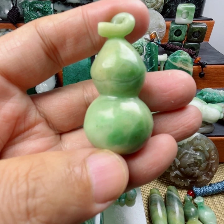 独山玉未镶嵌珠宝半成品