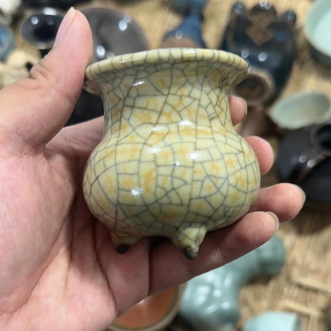 精品哥窑三足香炉