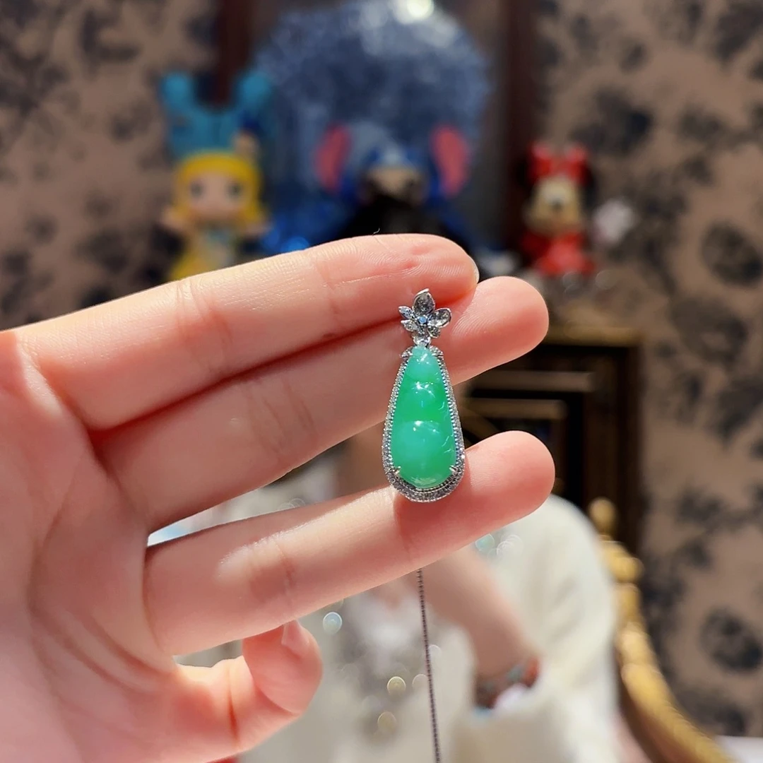 翡翠18K金镶嵌吊坠(赠链)