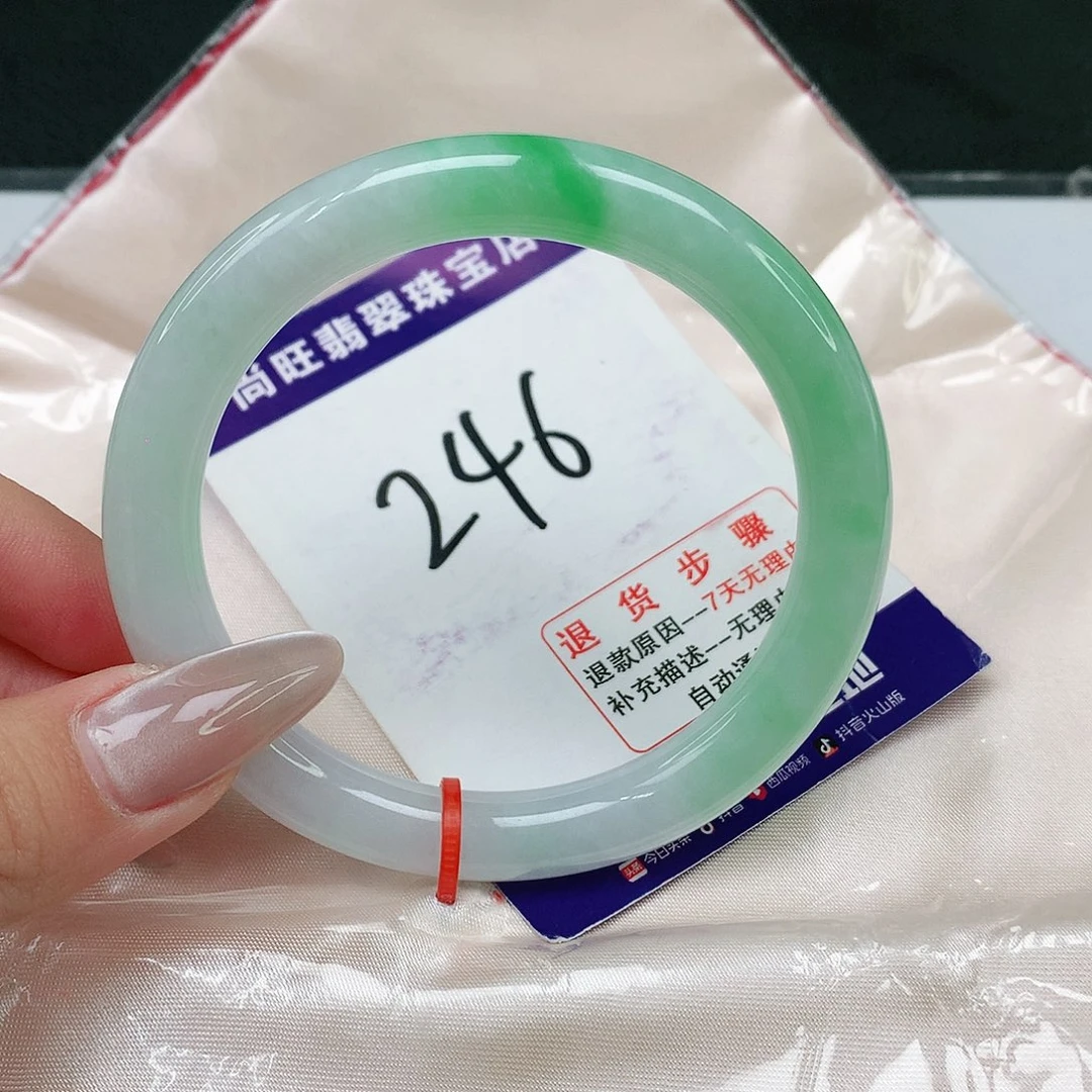 翡翠手镯（圆镯）未镶嵌翡翠12