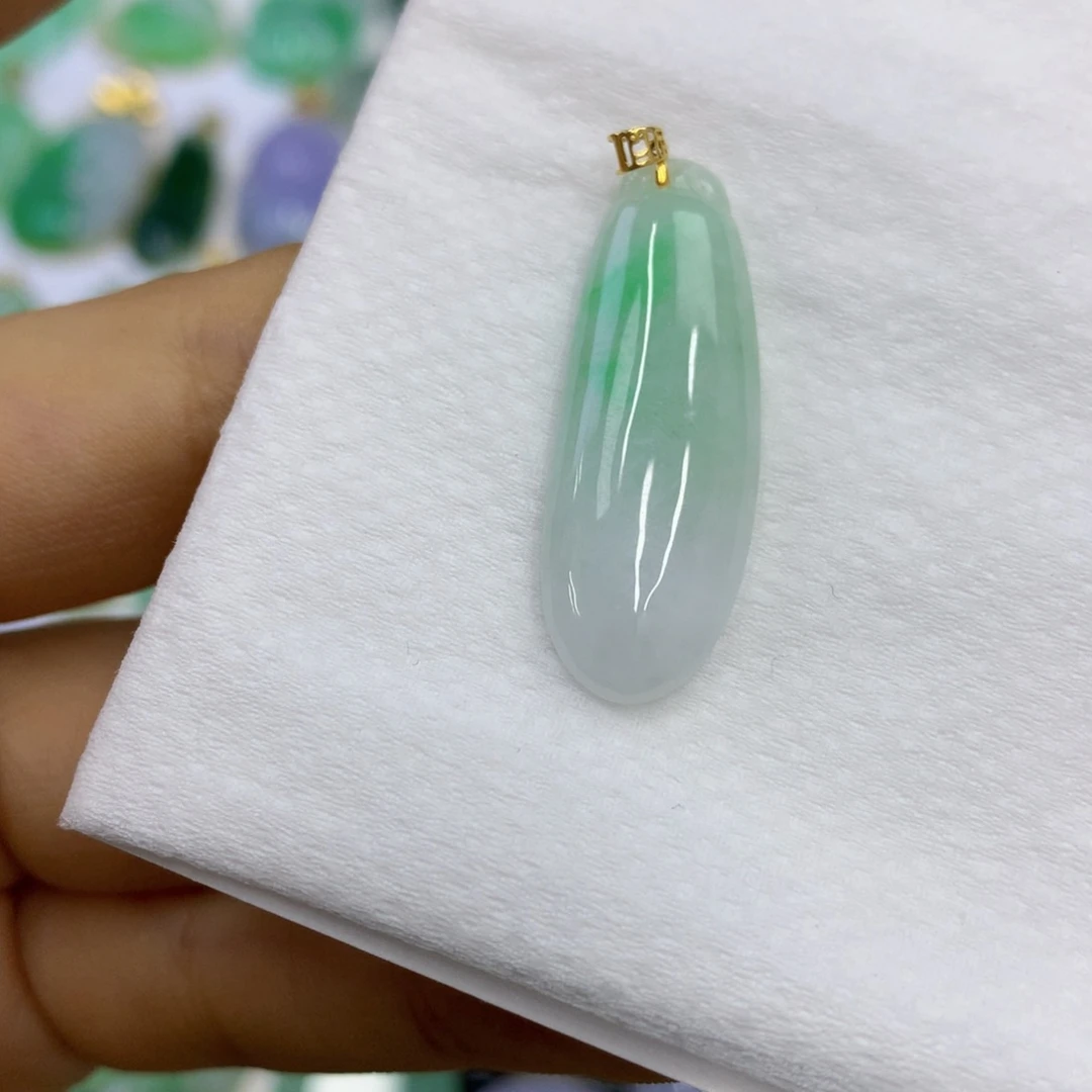 翡翠18K金镶嵌颈饰翡翠