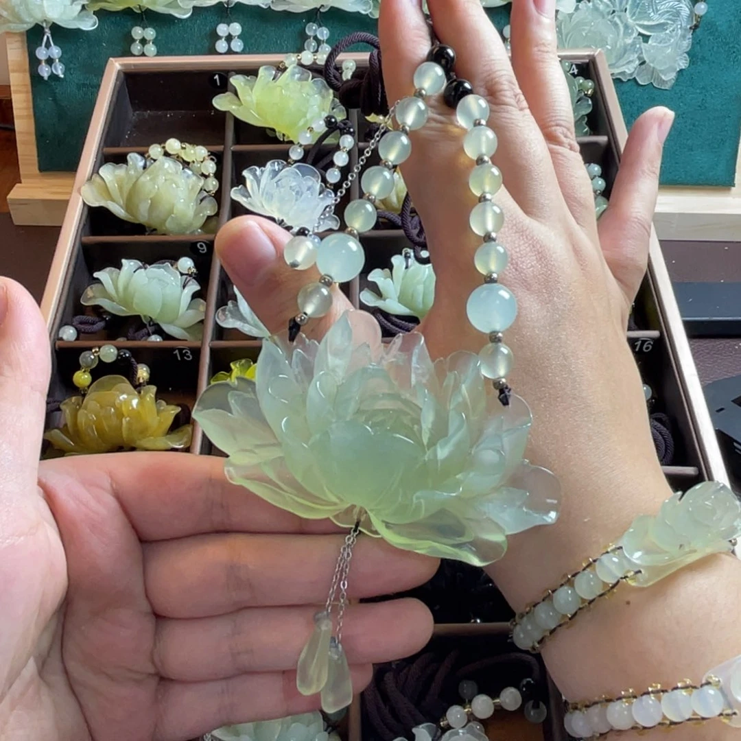 蛇纹石玉未镶嵌颈饰