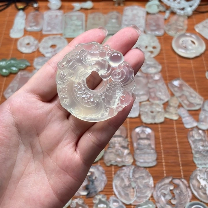 甜***瓜未镶嵌蛇纹石玉颈饰